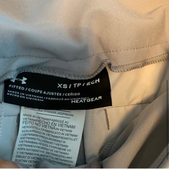 UNDER ARMOUR GOLF SHORTS - Picture 4 of 6